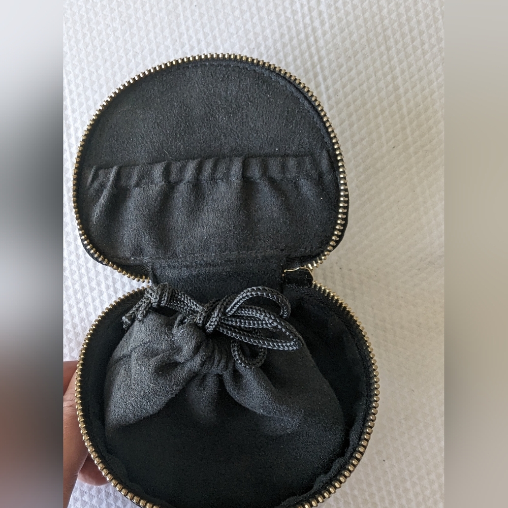 VIctoria’s Secret Studded Jewelry Bag Travel  Pouch . - Picture 5 of 8